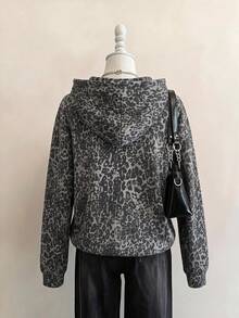 SHEIN EZwear 秋季新款老錢風復古豹紋唇形圖案仿水洗針織水印印花豹紋寬鬆毛茸茸女款衛衣，秋季上衣，適合日常通勤、聚會、秋冬/夏季、聖誕節、新年、感恩節、派對、婚禮、海灘、畢業典禮、優雅、出遊、約會、通勤、情人節、優雅、度假 - 彩色 - 查看 2