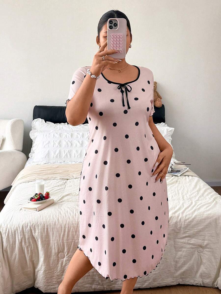 Napfluff CURVE Napfluff CURVE Váy ngủ size lớn tay ngắn viền bèo màu tương phản họa tiết chấm bi - Màu Hồng San hô - Xem 1