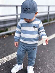 SHEIN Playful Pals 男嬰寬條紋刺繡圖案休閒可愛套裝，衛衣＋運動長褲，海軍藍，適合假期城市旅行，秋季 - 藍色 - 查看 9