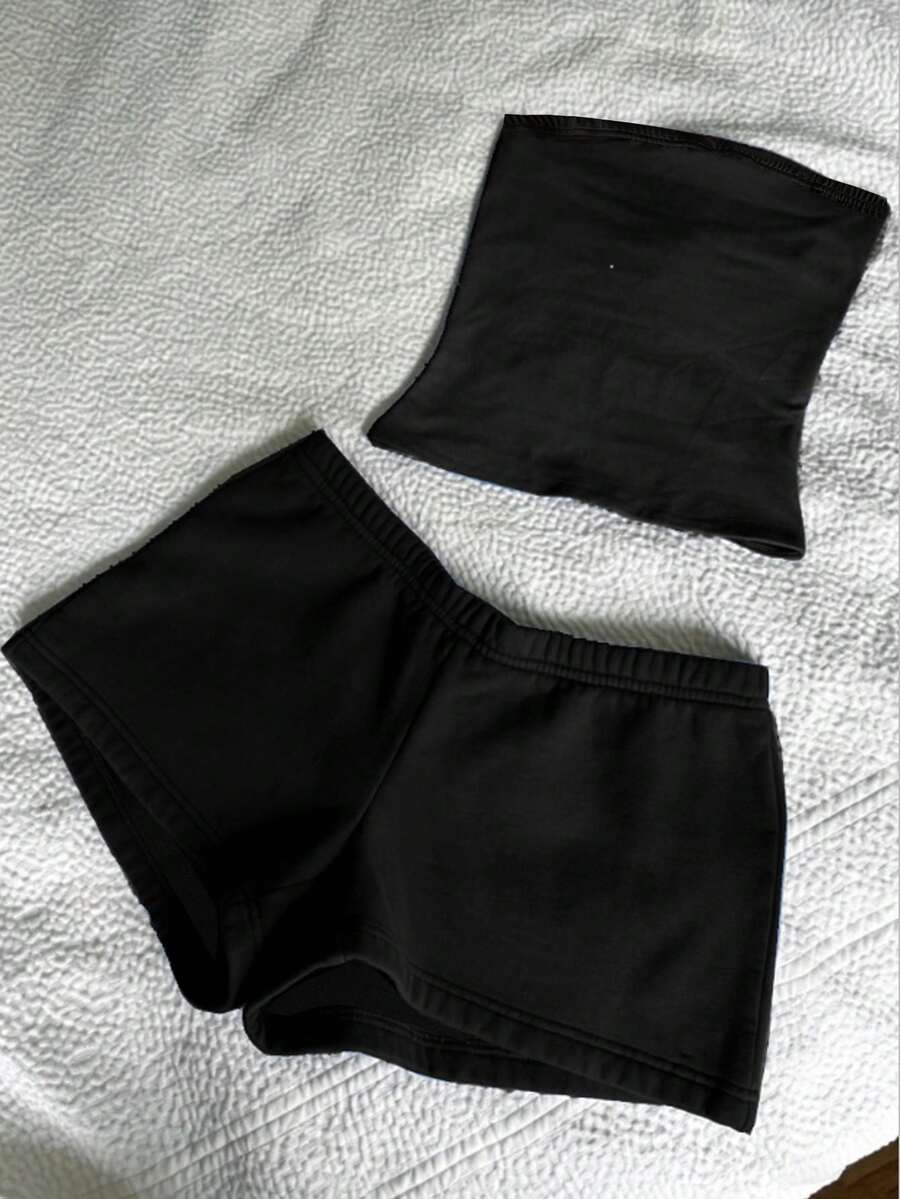 IslaSuriya Setelan Seksi 2 Potong Atasan Tube Top dan Celana Pendek Warna Polos untuk Liburan Ukuran Plus - Hitam - View 1