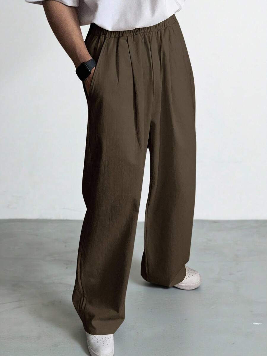 DAZY Pantalones con bolsillo plisado de color marrón sólido para hombre, otoño - Marrón - Ver 1