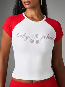 BABYPHAT 水鑽 Logo 胸前印花圓領短袖修身短版 T-shirt 夏季音樂節 Y2K 風格上衣 - 紅白色 - 查看 2