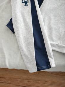 SHEIN Genkimix Kids 小男孩拼色運動衫套裝，休閒可愛學院風，寬鬆圖案款，適合秋冬開學季，戶外運動日常穿著，舒適套裝 - 藏蓝色 - 查看 5