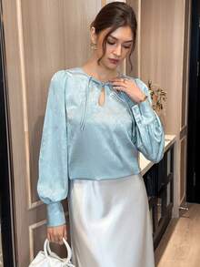 EastFlair Blus Elegan Wanita dengan Kerah Berlubang Motif Jacquard dan Lengan Lentera - Hijau - View 7