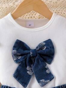 SHEIN Elladie kids 女童可愛休閒荷葉袖羅紋上衣搭配時尚花卉牛仔百褶裙，舒適甜美初秋套裝 - 白色 - 查看 7