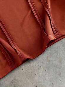 AXEPEAK 男士字母金屬徽章圓領短袖百搭休閒T恤 - 酒紅色 - 查看 3
