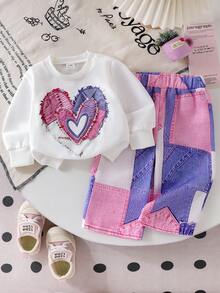 SHEIN Playful Pals 女嬰秋冬針織圓領T恤粉藍愛心圖案裝飾牛仔風長褲兩件套運動時尚甜酷女孩套裝 - 白色 - 查看 1