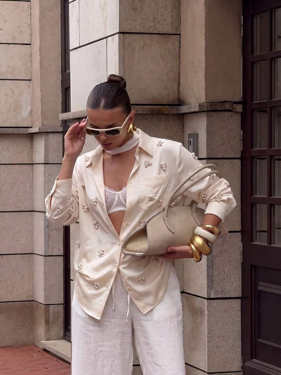 Anewsta Blusa de mujer de talla estándar de alta calidad para primavera/verano, camisa de lujo resistente con adornos de perlas sin patrón, cuello solapa, abotonadura sencilla, efecto estilizante, versátil para ir a la oficina y citas, manga larga