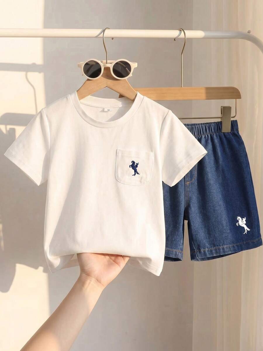 SHEIN 2件組小男孩寬鬆休閒春夏刺繡圓領短袖上衣搭配鬆緊腰刺繡圖案牛仔短褲套裝,簡約百搭,適合小男孩戶外、度假等場合 - 白色 - 查看 1