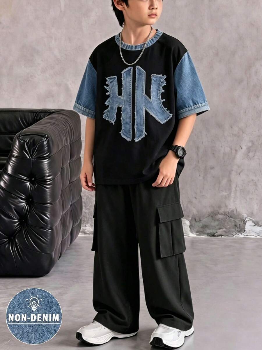 SHEIN 2件組青少年男孩休閒酷風英文標語印花時尚圓領短袖T恤與寬腿工裝褲套裝,適合假期派對、春夏穿著,舒適易穿,夏季必備時尚休閒穿搭,春夏街頭風,開學季與戶外活動適用 - 彩色 - 查看 1