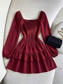 Selianne Gaun Pendek Wanita Elegan Berwarna Merah Anggur dengan Kerah Persegi, Ruffle, Lapisan, dan Lipit - Burgundy - View 1