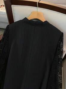 GlowEve CURVE 大尺碼女款熱銷優雅經典蕾絲拼色長袖襯衫洋裝，大蝴蝶結領口，修身簡約版型配荷葉邊袖口，適合日常穿著、通勤、約會、派對、疊穿或單穿 - 黑色 - 查看 6