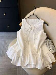 SHEIN Franclia 女士优雅法式无袖衬衫，饰有钩编蕾丝花边和荷叶边下摆，是夏季、海滩、度假和休闲穿着的理想之选。 - 白色 - 查看 6