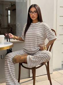SHEIN PETITE 2026女款春夏度假系列：新款休閒極簡街頭風藍白條紋圓領短袖T恤褲，適合嬌小女性 - 彩色 - 查看 4