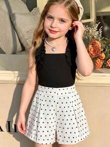 Conjunto de ropa infantil de dos piezas con estilo dulce y juguetón, top de camiseta sin mangas con chaleco plisado de punto con rayas, combinado con pantalones cortos de cintura elástica rosa, con exquisitas flores blancas tridimensionales posicionadas, lindo y a la moda, adecuado para la vida diaria en verano - Blanco y Negro - Ver 5