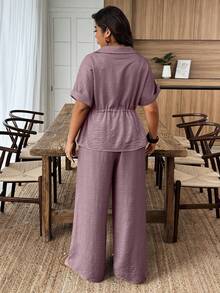 Weeklong Conjunto de 2 piezas de top de manga corta con botones y pantalones de pierna ancha en unicolor para tallas grandes - Morado - Ver 2
