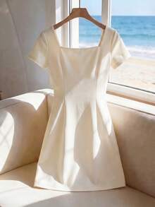 SHEIN Franclia 女士优雅短袖方领迷你连衣裙，玫瑰金金属纽扣装饰，夏季连衣裙，派对优雅连衣裙，婚礼宾客连衣裙，休闲连衣裙，毕业典礼母亲礼服，毕业礼服，女士假日服装，休闲连衣裙，度假连衣裙，杏色连衣裙，春假女士连衣裙 - 杏色 - 查看 2