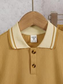 SHEIN 2件組小男孩紋理布料 Polo 領上衣與長褲套裝，對比色 Polo 領打造多層穿著體驗，精湛工藝，新設計簡約時尚，展現男孩個性魅力，適合日常休閒與校園場景，滿足 4-7 歲兒童夏季穿著需求 - 芥末黃 - 查看 8