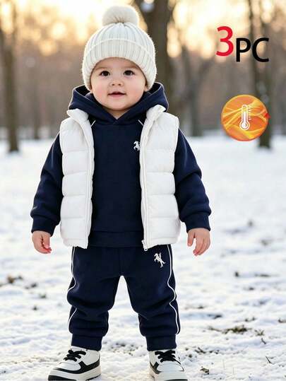 SHEIN Setelan 3 Potong Bayi Laki-laki Gaya Sporty Kasual Colorblock: Sweatshirt Berkerudung Biru Tua dengan Bordir Kuda dan Celana Jogging Bordir yang Serasi dengan Rompi Putih Berbahan Quilted