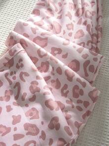 SHEIN 1pc Girls' Soft Sweet Style Light Pink All-Over Leopard Print Elastic Waist Loose Wide Leg Casual Long Pants For Home, Street, Campus, Commute, Spring/Autumn - Baby Pink - View 3