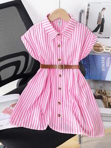 SHEIN Elladie kids 年轻女孩宽松梭织春装，落肩设计，粉色条纹领，前襟纽扣，时尚腰带，舒适休闲/度假装 - 粉色 - 查看 1