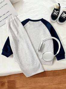 Casuvi Kids 2件組 男童秋冬加厚抓絨韓式簡約深藍灰拼色落肩圓領運動衫與配色寬鬆運動長褲套裝，春季日常穿搭 - 彩色 - 查看 2
