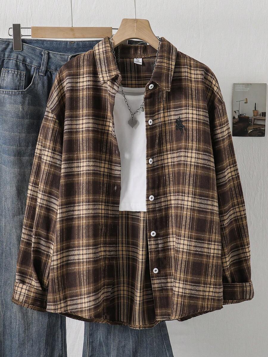 SHEIN 1件女款青少年復古學院風校園通勤旅行日常春秋棕黃格紋馬刺繡翻領寬鬆長袖法蘭絨襯衫外套 - 棕色 - 查看 1