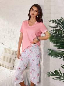 Serenescape Minimalist Solid Color V-Neck Top & Floral Print Casual Capri Pants 2-Piece Loungewear Set - Coral Pink - View 1