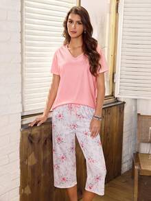 Serenescape Minimalist Solid Color V-Neck Top & Floral Print Casual Capri Pants 2-Piece Loungewear Set - Coral Pink - View 7