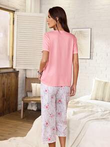 Serenescape Minimalist Solid Color V-Neck Top & Floral Print Casual Capri Pants 2-Piece Loungewear Set - Coral Pink - View 2