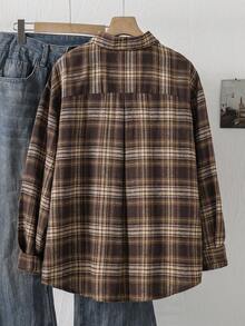 SHEIN 1件女款青少年復古學院風校園通勤旅行日常春秋棕黃格紋馬刺繡翻領寬鬆長袖法蘭絨襯衫外套 - 棕色 - 查看 2