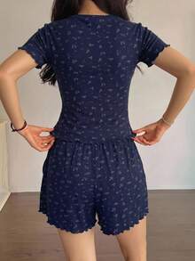 DAZY 甜美碎花修身短袖T恤與寬鬆短款睡褲2件組 夏季女款睡衣套裝 - 藏蓝色 - 查看 2