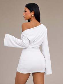 SHEIN PETITE 女款時尚性感純色不對稱領口迷你洋裝 - 白色 - 查看 2