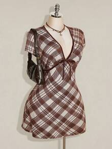 SHEIN ICON 大尺碼復古1960年代性感千禧風Y2K簡約休閒優雅通勤深V領棕色格紋學院風絲絨緞帶洋裝生日禮物 - 棕色 - 查看 1