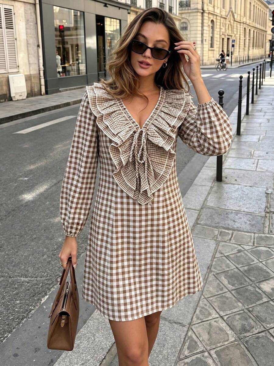 SHEIN فستان كاجوال نسائي بنقشة مربعات مع كشكشة وربطة أمامية وأكمام طويلة - بني - مشاهدة 1