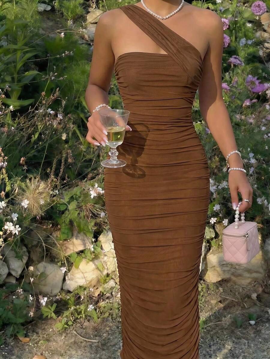SHEIN X Belle Mariano SHEIN MOD 女式复古不对称褶饰无袖连衣裙 - 棕色 - 查看 1
