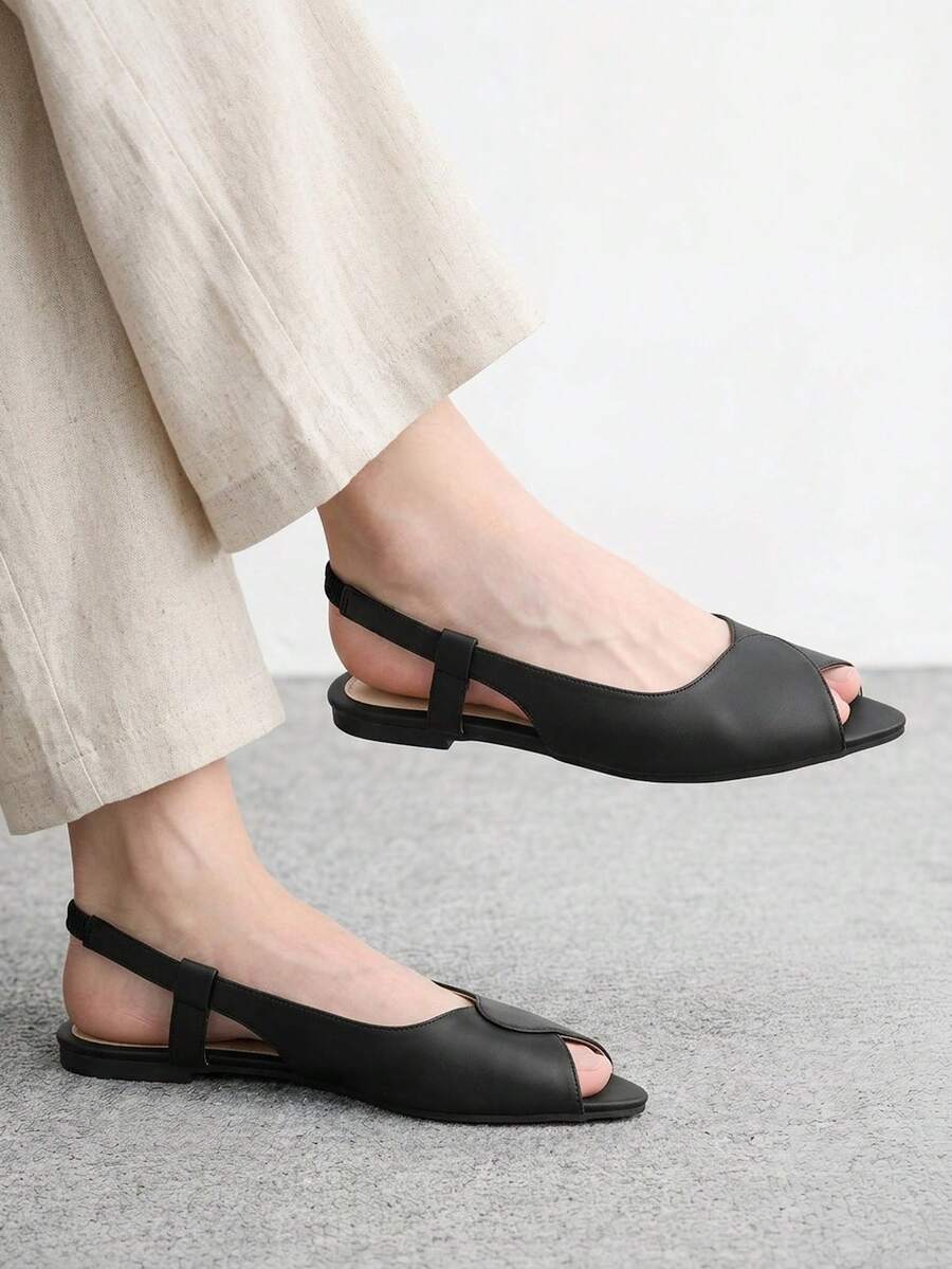 CUCCOO BIZCHIC 女款黑色簡約溫柔後扣帶露趾涼鞋,通勤百搭日常舒適平底鞋 - 黑色 - 查看 1