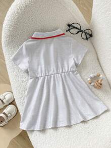 SHEIN Playful Pals 1件女嬰幼兒夏季可愛學院風條紋羅紋領短袖Polo A字洋裝，適合夏秋穿著，休閒派對穿搭 - 藍白色 - 查看 2