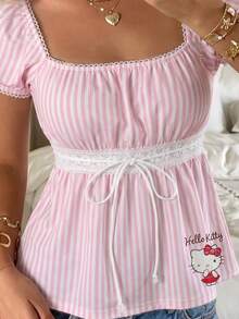 CovetEZ HELLO KITTY AND FRIENDS | SHEIN 休閒極簡可愛聯名卡通對比蕾絲裝飾條紋女款T恤，適合春/夏 - 彩色 - 查看 11