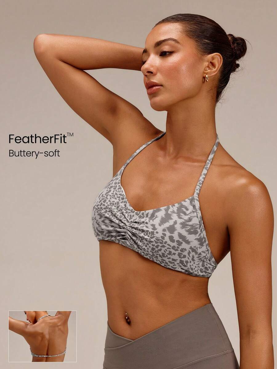 GLOWMODE FeatherFit™ Bra Olahraga Tanpa Lengan dengan Leher Halter yang Dapat Disesuaikan dan Bagian Depan Berkerut, Dilengkapi dengan Bantalan Anti-Selip yang Dapat Dilepas, Cocok untuk Yoga, Studio, Pilates, dan Pemakaian Sehari-hari - Light Grey - View 1