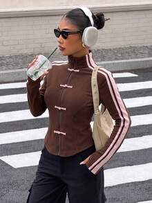 Muchica 春夏新款女款針織運動風蝴蝶結與青蛙鈕扣設計防曬薄外套 - 咖啡棕 - 查看 3