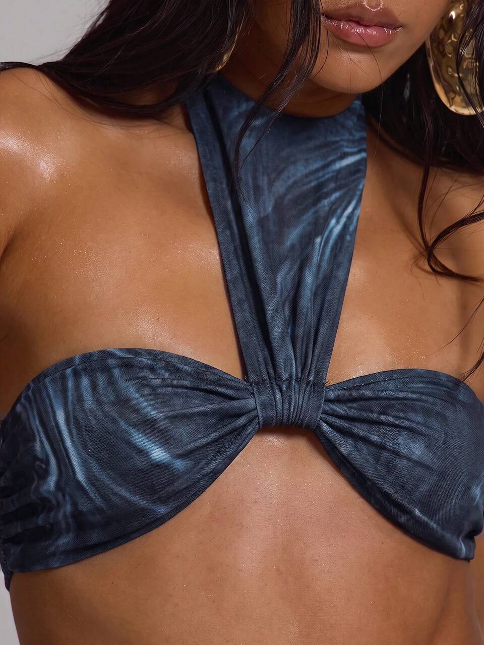 Top Bralet de Gola Alta Franzida em Tule Estampado, Sexy, Fofo e Elegante, para Noite de Encontro, Primavera e Verão