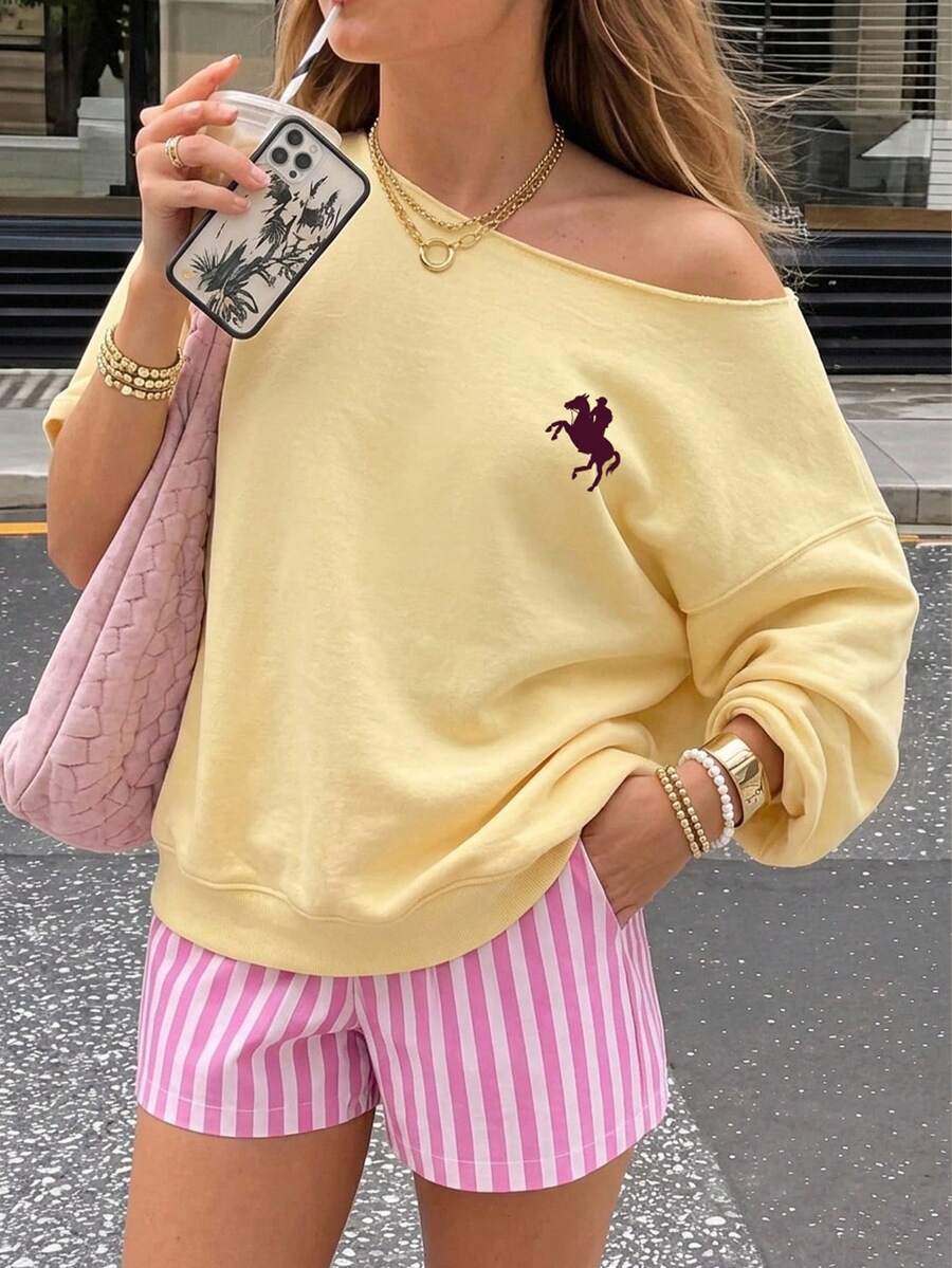 SHEIN EZwear 休閒極簡風黃色底棕色小馬印花露肩寬鬆女款衛衣,適合春夏穿著 - 彩色 - 查看 1