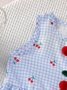 SHEIN Vintaside Kids 女童两件套：无袖格子樱桃印花上衣，饰有3D樱桃图案，搭配宽松阔腿裤，适合休闲、海滩、度假、夏季穿着。 - 藍色 - 查看 4