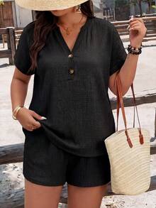 EMERY ROSE Nuevo Conjunto de 2 Piezas de Moda Retro Casual Básico Negro con Tela Texturizada, Cuello con Botones en V y Pantalones Cortos Talla Grande - Negro - Ver 1