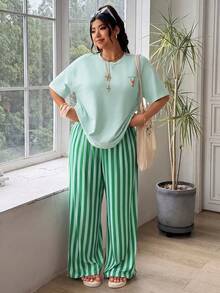 SHEIN EZwear 大尺碼女款字母與龍蝦圖案短袖上衣＋條紋長褲休閒日常兩件套 - 水鴨藍 - 查看 1
