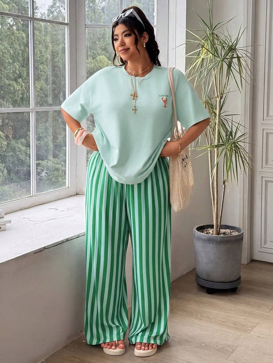 SHEIN EZwear 大尺碼女款字母與龍蝦圖案短袖上衣+條紋長褲休閒日常兩件套 - 水鴨藍 - 查看 1