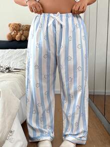 Napfluff CURVE Napfluff CURVE Calça de Pijama Feminina Plus Size com Estampa Floral Listrada Azul & Branca, Decoração de Laço Branco, Uso em Todas as Estações - Azul e Branco - Visão 3