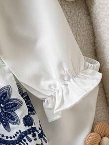 SHEIN Playful Pals 女嬰可愛娃娃風大領口前開襟刺繡下擺彈性腰帶刺繡袖口長袖長褲套裝 春秋款 - 藍白色 - 查看 5