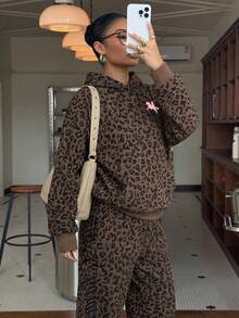 Muchica Outfits 女款簡約休閒純色套頭連帽長袖帽 T，非寬鬆版型 - 棕色 - 查看 1